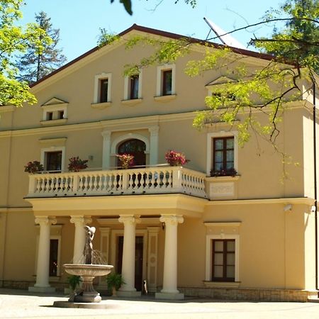 Dwor Debowiec I Kültér fotó